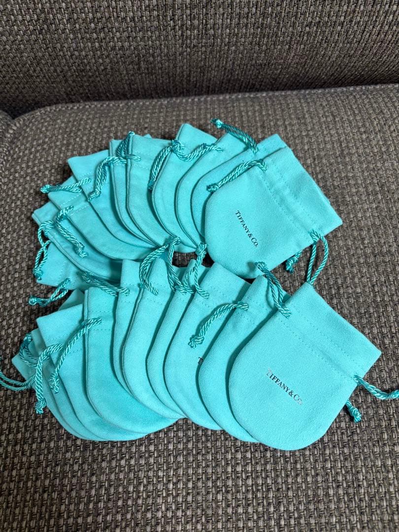 国内現行品 美品ティファニー巾着袋（7x9cm)20枚セット